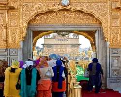 The first floor of the Gurdwara is below the ground level which signifies humble nature of the Sikhs. The place can only be seen at the time of kar se